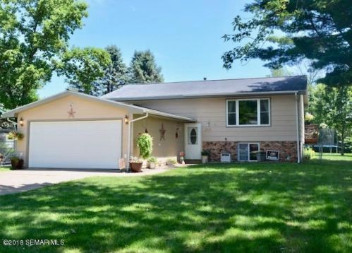243 Edgeview Dr, Rollingstone, MN 55969-9772