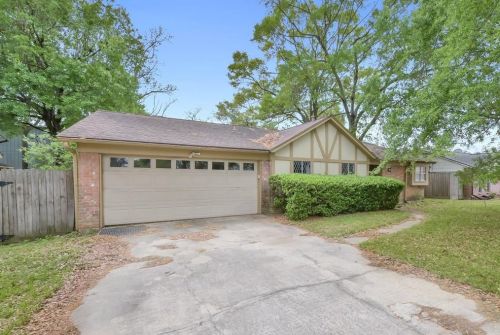 809 Northpine Dr, Conroe TX  77301-1125 exterior