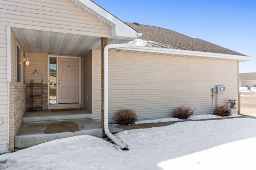 1633 Lakeridge Way, Minnetrista, MN 55387