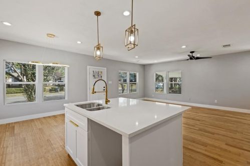 2530 Catherine St, Dallas TX  75211-5327 exterior