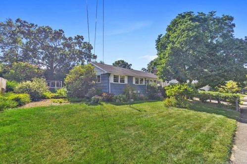 12 Maxwell Dr, Milford, CT 06461-2737