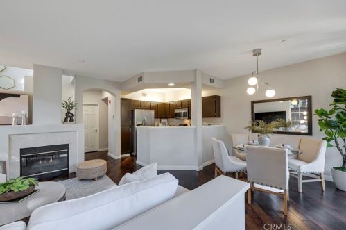 1804 Crescent Oak, Irvine CA  92618-4027 exterior
