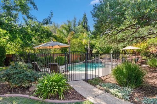 1068 Lindley Ct, Folsom, CA 95630-8567