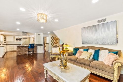 370 Yorkshire Cir, Anaheim CA 92808-1313 exterior