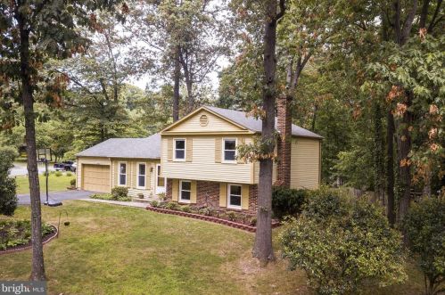 1549 Hiddenbrook Dr, Herndon, VA 20170-2815
