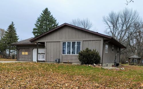 650 8th St, Mountain Lake, MN 56159-1307