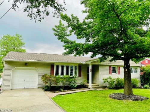 7 Adams Dr, Parsippany, NJ 07834-2401