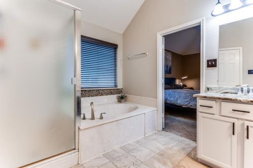 1606 Arbor Crk Dr, Garland TX  75040-8921 exterior