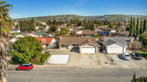 538 Downsglen Way, San Jose, CA 95133-2304