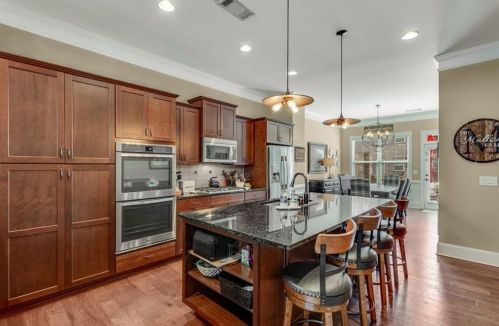 3639 Brookleigh Ln, Atlanta GA  30319-2219 exterior