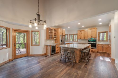 10656 Alder Creek Rd, Truckee CA  96161-2528 exterior