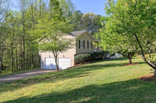 16 Prospectors Ct, Hiram, GA 30141-4206