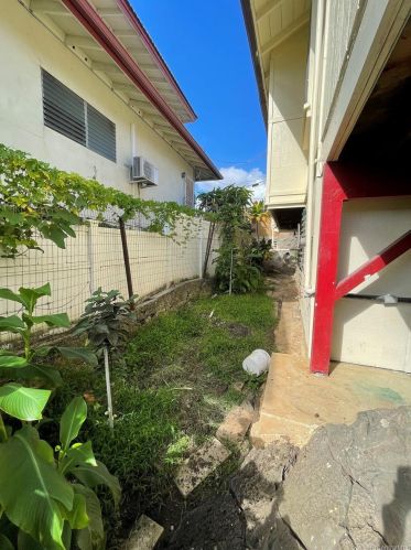 621 Ihe St, Honolulu HI  96817-2240 exterior