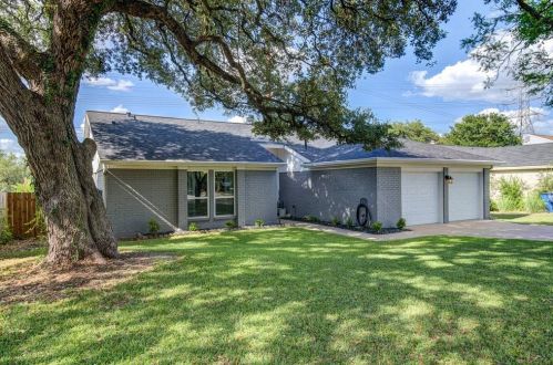 1308 Doonesbury Dr, Austin, TX 78758-3808