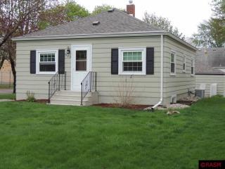 903 Sibley St, Mankato, MN 56001-2120