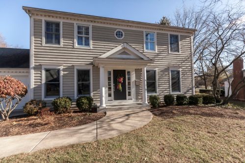 1512 Inverness Ct, Naperville, IL 60563-1117