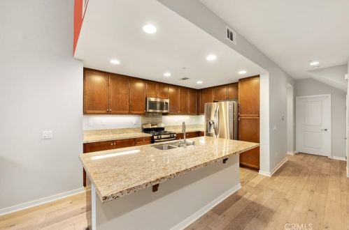 543 Rockefeller, Irvine CA  92612-7175 exterior