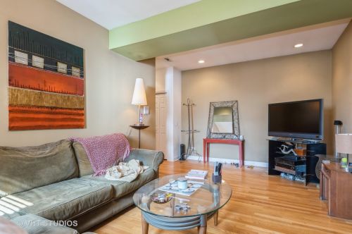 4821 Kimball Ave, Chicago, IL 60625-5101