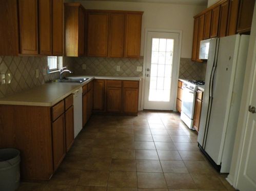 2012 Royal Ct, Bellvue TX  77418-2752 exterior