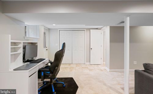 8811 Kenilworth Dr, Springfield VA  22151-1103 exterior