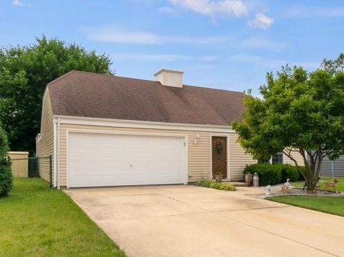 253 Fernwood Rd, Boulder Hill, IL 60538-2131