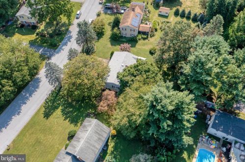 1883 Manchester Ln, Lancaster PA  17601-6210 exterior