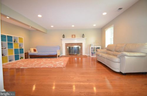 5611 Herberts Crossing Dr, Springfield VA  22015-2120 exterior