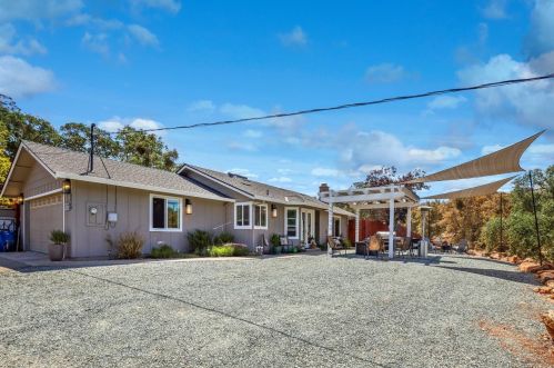 8854 Mcatee St, Valley Springs, CA 95252-9029
