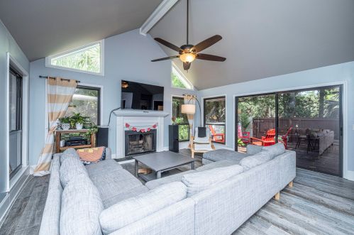 1 Lake Village Ln, Isle Of Palms SC  29451-2713 exterior