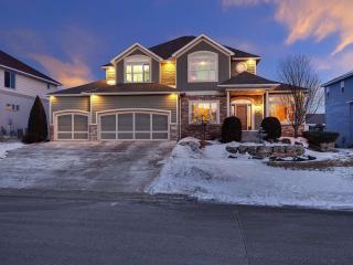 10670 Brookview Pl, Saint Paul, MN 55129-8611