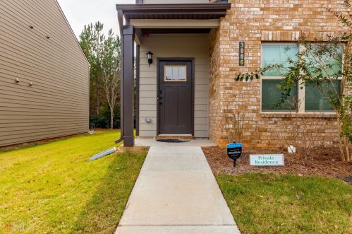3006 Bayrose Cir, Atlanta GA  30344-1680 exterior