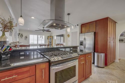 305 Kenmore St, Anaheim CA  92804-2114 exterior