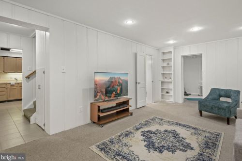 8024 Glenside Dr, Silver Spring MD 20912-7326 exterior