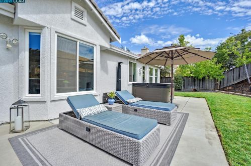1046 Rolling Woods Way, Concord CA  94521-5400 exterior