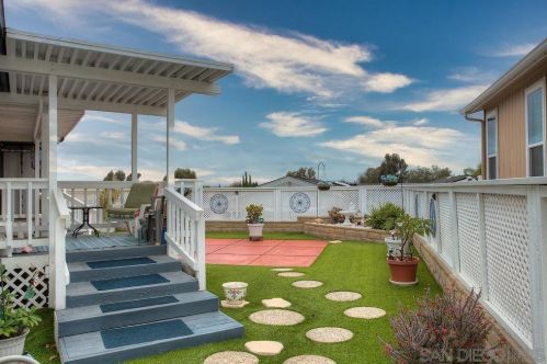 618 Via Santa Cruz, Vista, CA 92081-6335