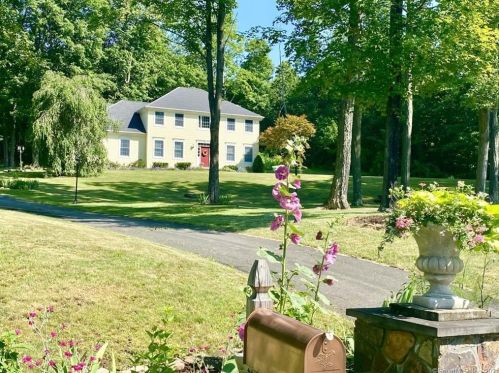 48 Patterson Ln, Durham, CT 06422-2418