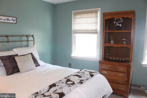 2482 Creek View Dr, Lancaster PA  17602-1451 exterior