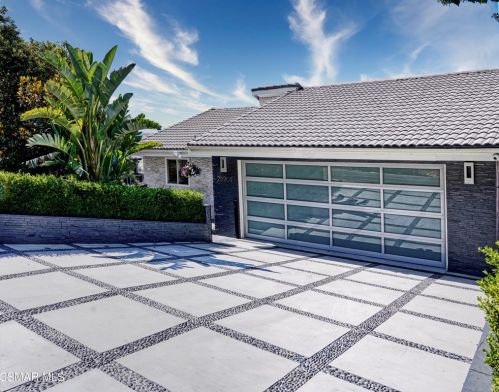 28201 Laura La Plante Dr, Calabasas, CA 91301-2441