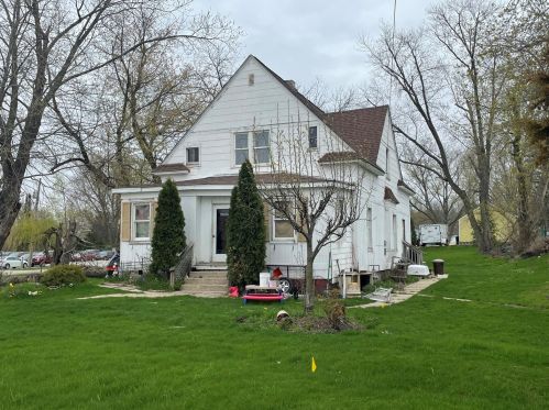 6202 Oak Grove Rd, Alden, IL 60033-8711