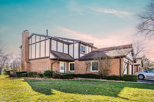 1487 Circle Ct, Elk Grove Vlg, IL 60007-2834