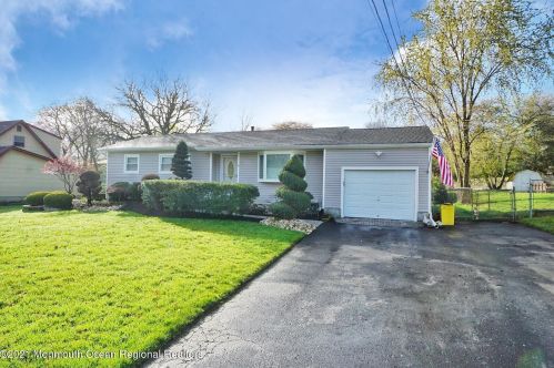 6 Pennsylvania Ave, Jackson Twp, NJ 08527-1411