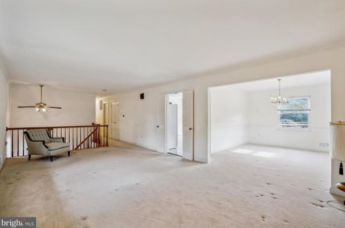 3017 Leefield Dr, Herndon, VA 20171-1521