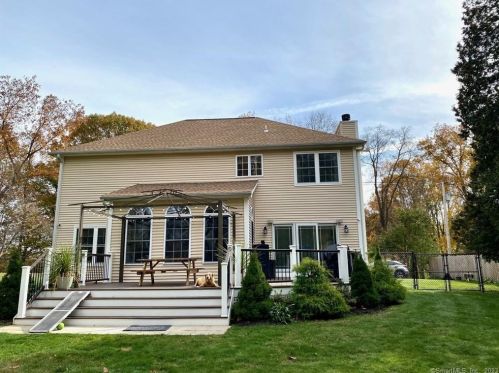 276 Soundview Ave, Huntington CT  06484-2137 exterior