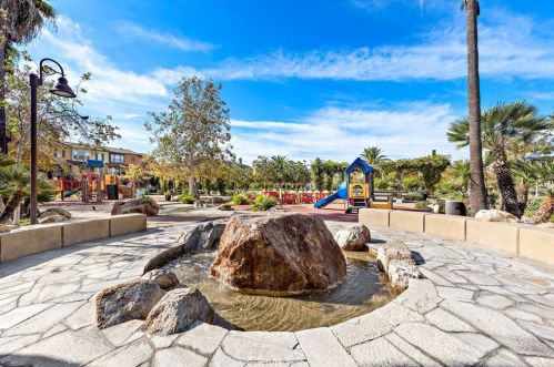 565 Casita St, Anaheim CA  92805-4748 exterior