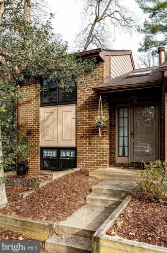 2011 Headlands Cir, Herndon, VA 20191-3613