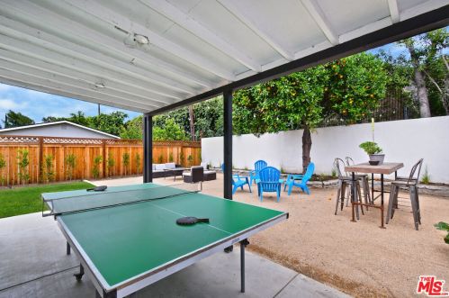 15220 Morrison St, Van Nuys CA  91403-1503 exterior