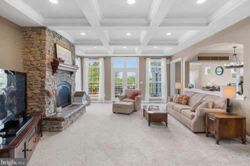 18604 Wild Raspberry Dr, Purcellville, VA 20132-3985