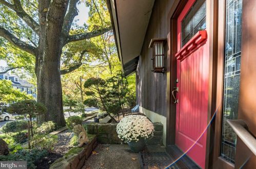 221 Elm Ave, Tavistock, NJ 08033-2535