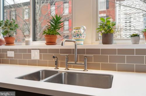 2050 Lombard St, Philadelphia PA  19146-1315 exterior