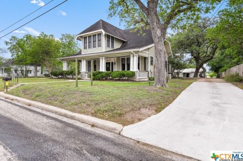736 Jefferson St, Goliad, TX 77963-4025